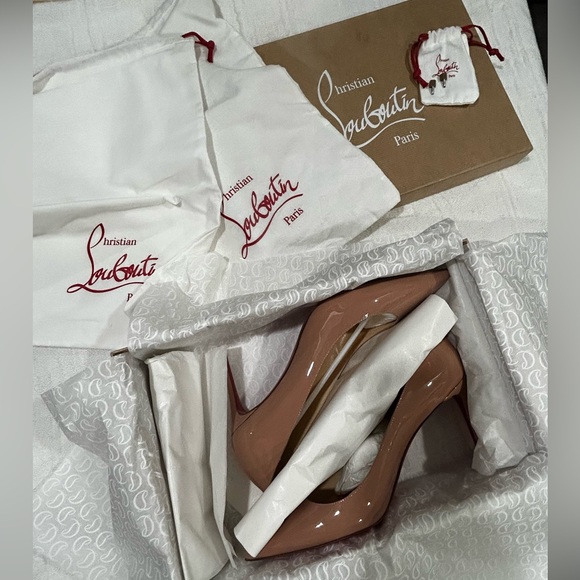 CHRISTIAN LOUBOUTIN
Kate 85 patent leather pumps - Picture 6 of 11